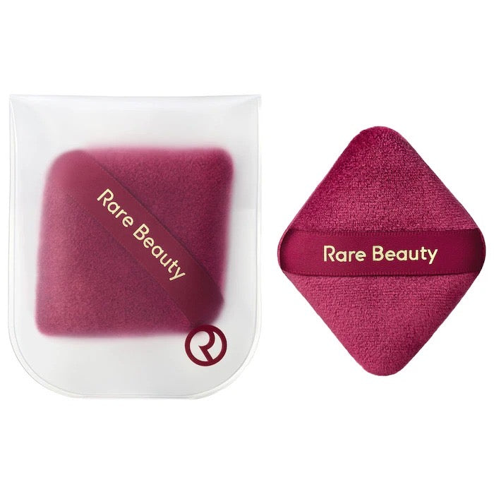 Almohadilla para Polvos Rare Beauty by Selena Gomez
Soft Touch Setting Powder and Baking Puff Duo